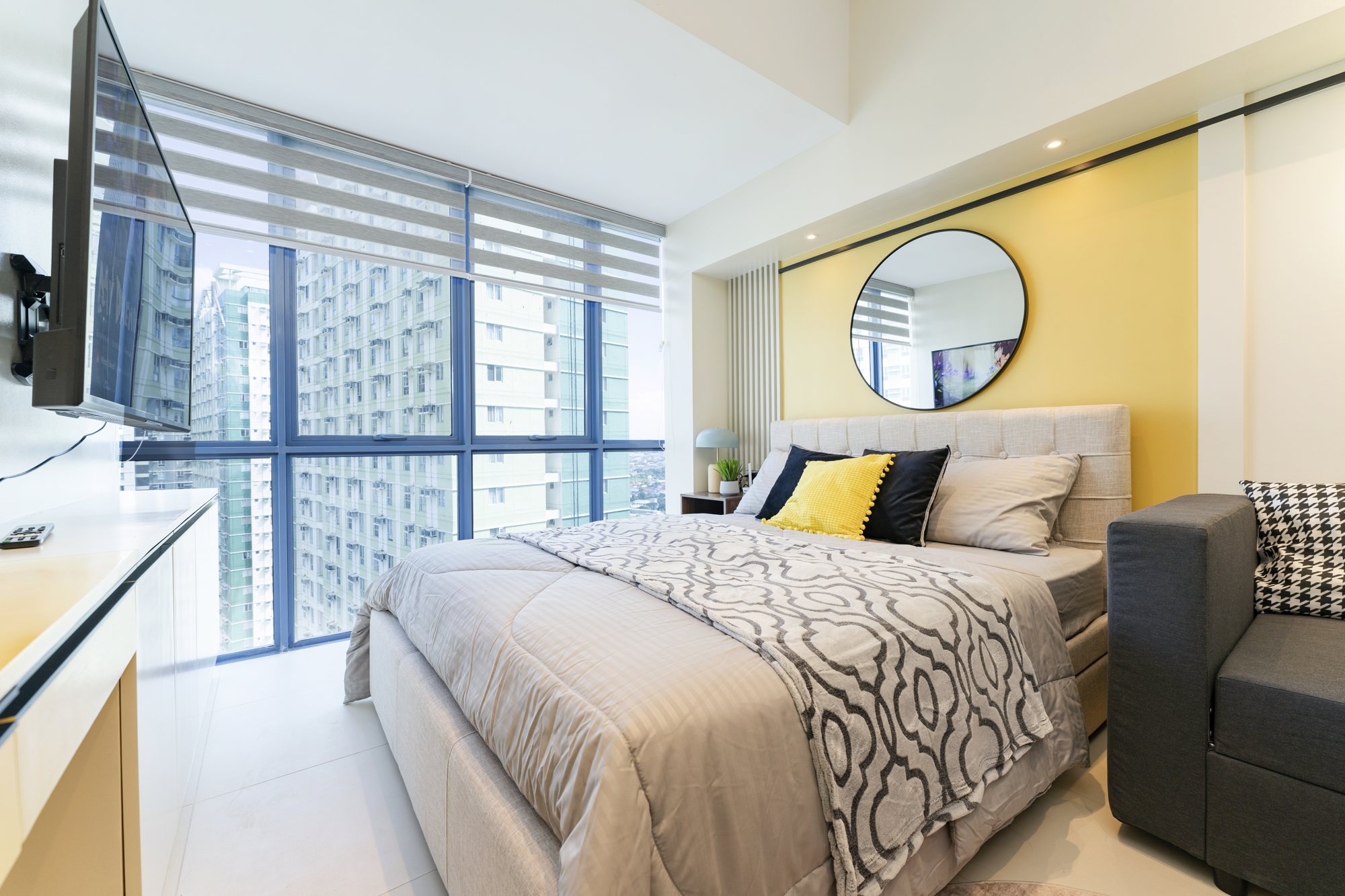 The Amber Room — bedroom and lounge